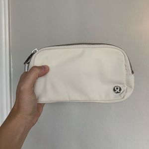 Lululemon Everywhere Cross Body Bag UK edition